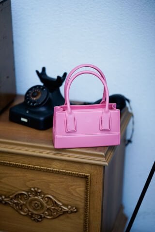 PEMBE PLASTİK MINI ÇANTA