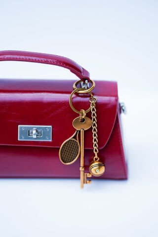 BORDO CHARM AKSESUARLI ÇANTA
