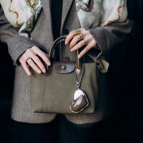 ASİL HAKİ CHARMLI KADIN ÇANTA