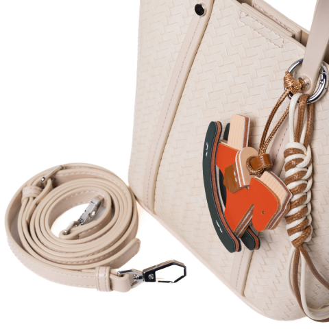 ÖRGÜ DETAY BEJ CHARMLI KADIN ÇANTA