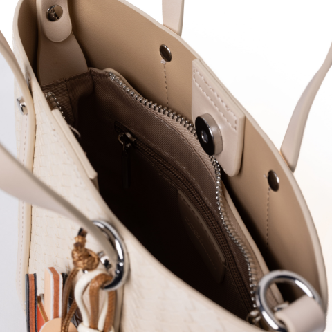 ÖRGÜ DETAY BEJ CHARMLI KADIN ÇANTA