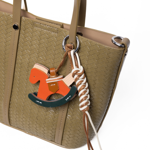 ÖRGÜ DETAY HAKİ CHARMLI KADIN ÇANTA